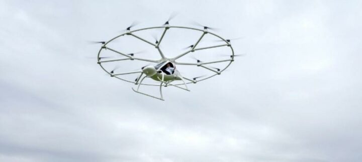 Le Volocopter VC200 en vol stationnaire. DR