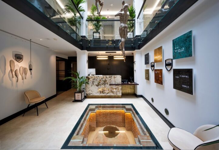 Le lobby d'El Castillo à Marbella.