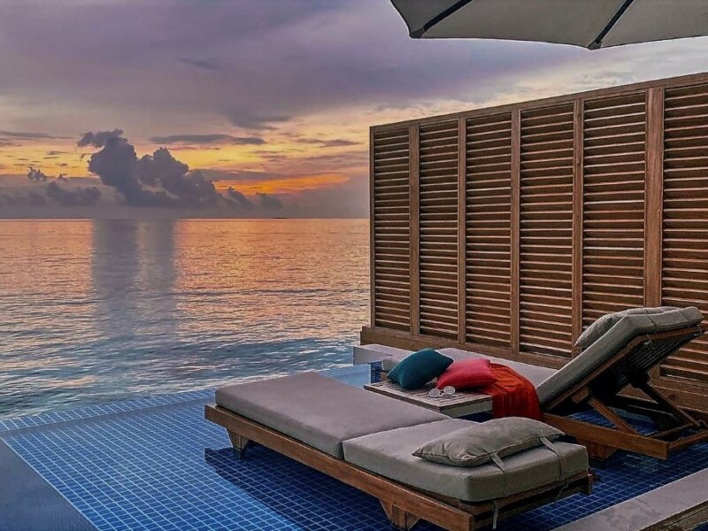 Terrasse sur l'océan à l'Emerald Faarufushi.