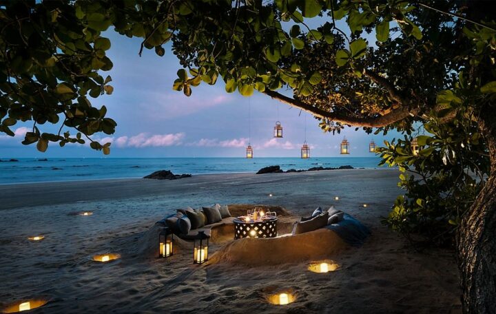 Dîner sur la plage à l'anantara_desaru_coast.DR