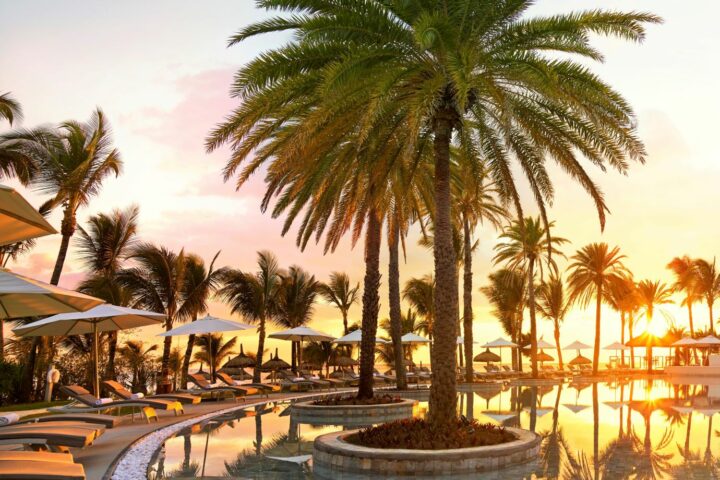 LUX Belle Mare, la piscine au coucher de soleil. DR2
