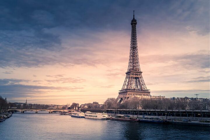 Paris-Bruxelles. Eiffel Tower. DR.Chris Karidis (@chriskaridis) Eiffel Tower. DR.Chris Karidis (@chriskaridis)