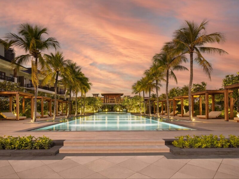 Regent Bali Canggu. Piscine principale. DR